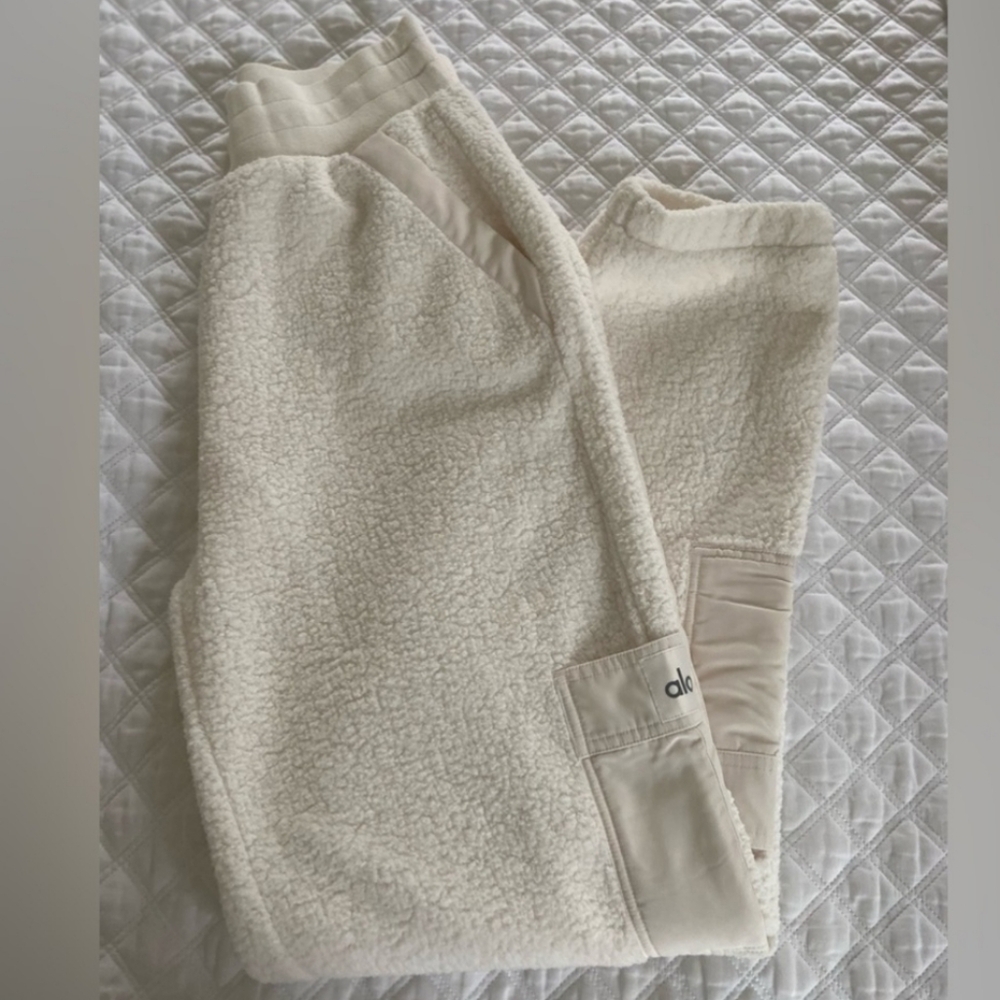 Alo Micro Sherpa High-Waist Solstice Sweatpants - Picture 6 of 6